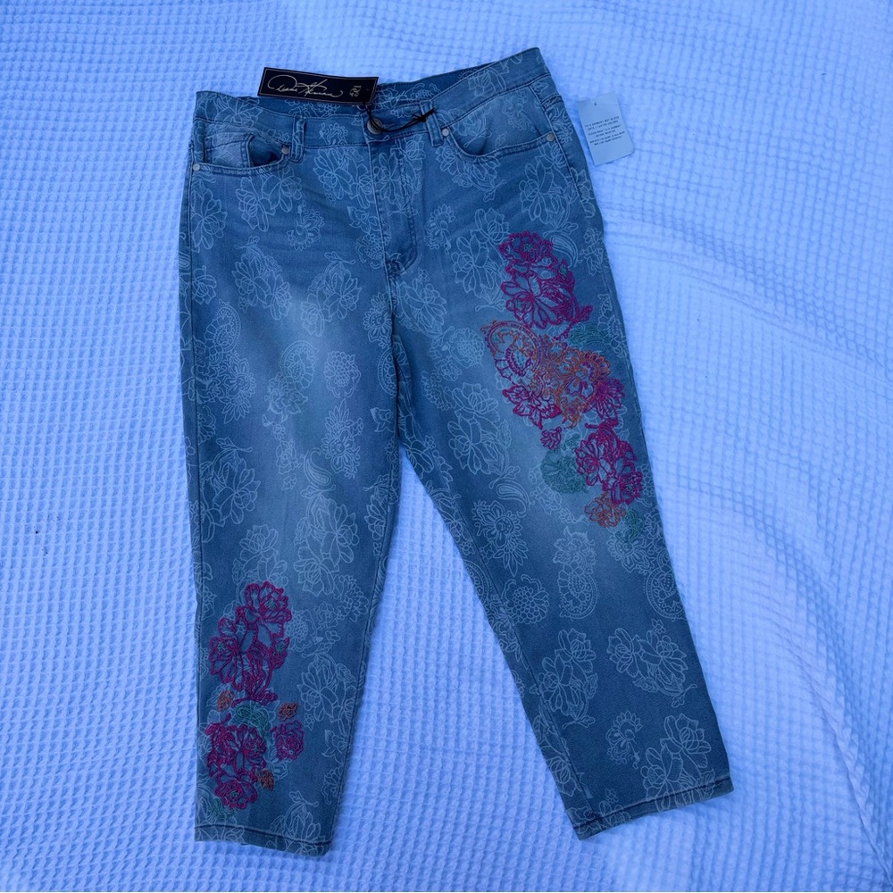 DG2 by Diane Gilman Blue Cropped Floral Embroidered Jeans